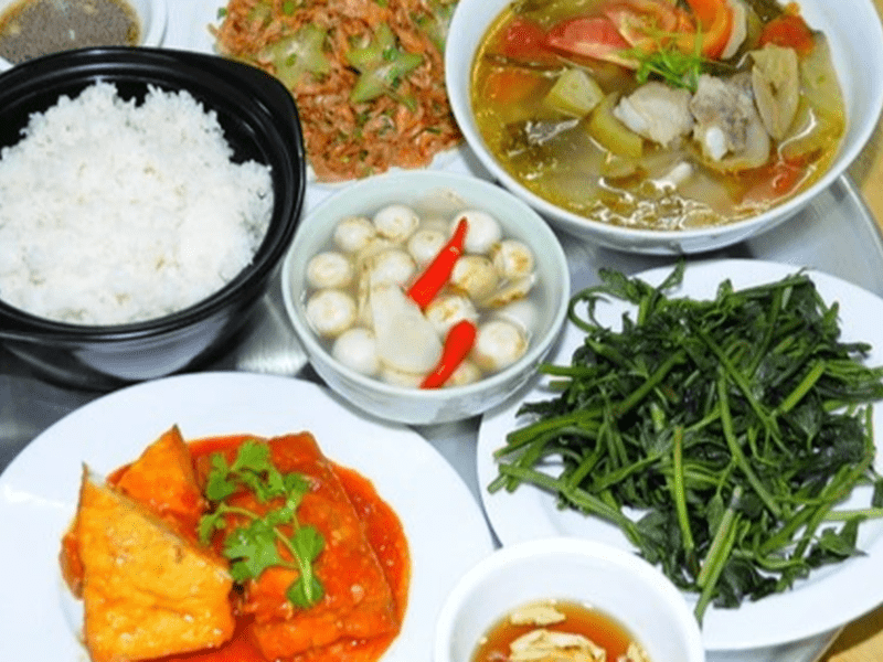 Người Việt nên quay về với bữa ăn truyền thống