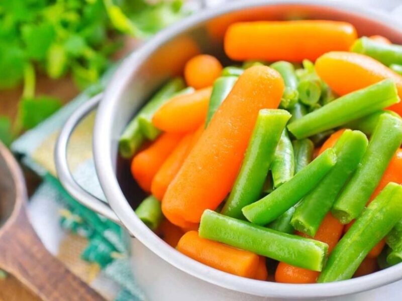 Rau sống hay rau luộc tốt hơn?